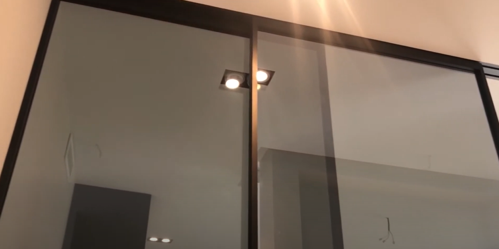 Раздвижные стеклянные двери для квартиры